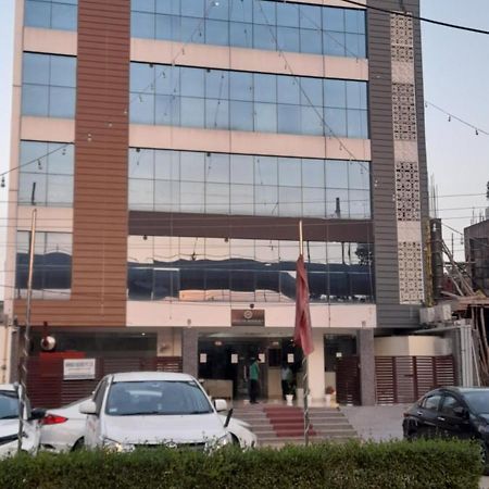 Immense Residency Hotel Faridabad Bagian luar foto