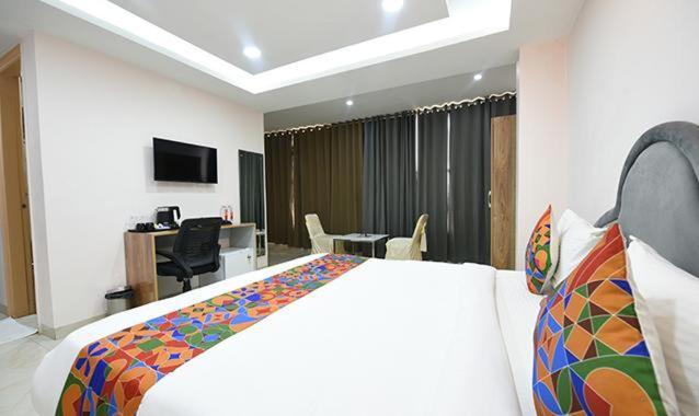 Immense Residency Hotel Faridabad Bagian luar foto